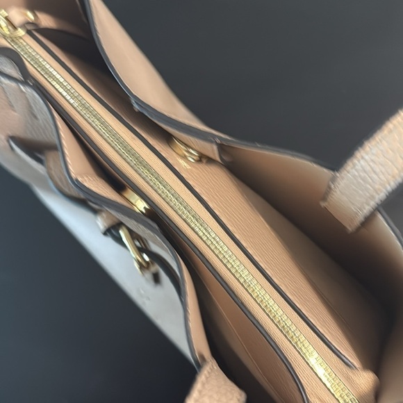 Gorgeous Nanette Lepore Cream faux Leather Bag - Picture 10 of 13